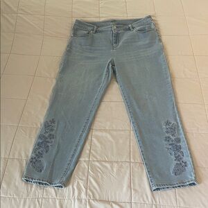 Chico’s Size 2 Light Wash Perfect Stretch Girlfriend Ankle Jeans Floral Detail